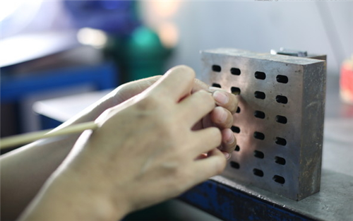 科翔模具_塑料模具注塑加工廠生產abs注塑件怎么才能增加光亮度？